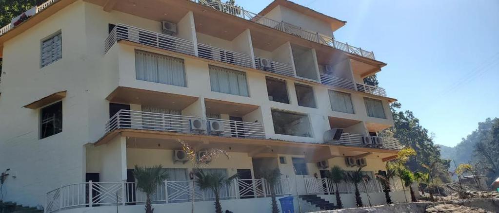 7 Hills Hotel And Resort Lansdowne Exterior foto