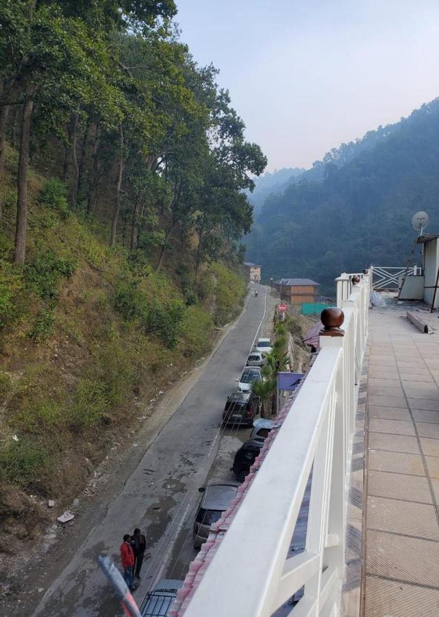 7 Hills Hotel And Resort Lansdowne Exterior foto