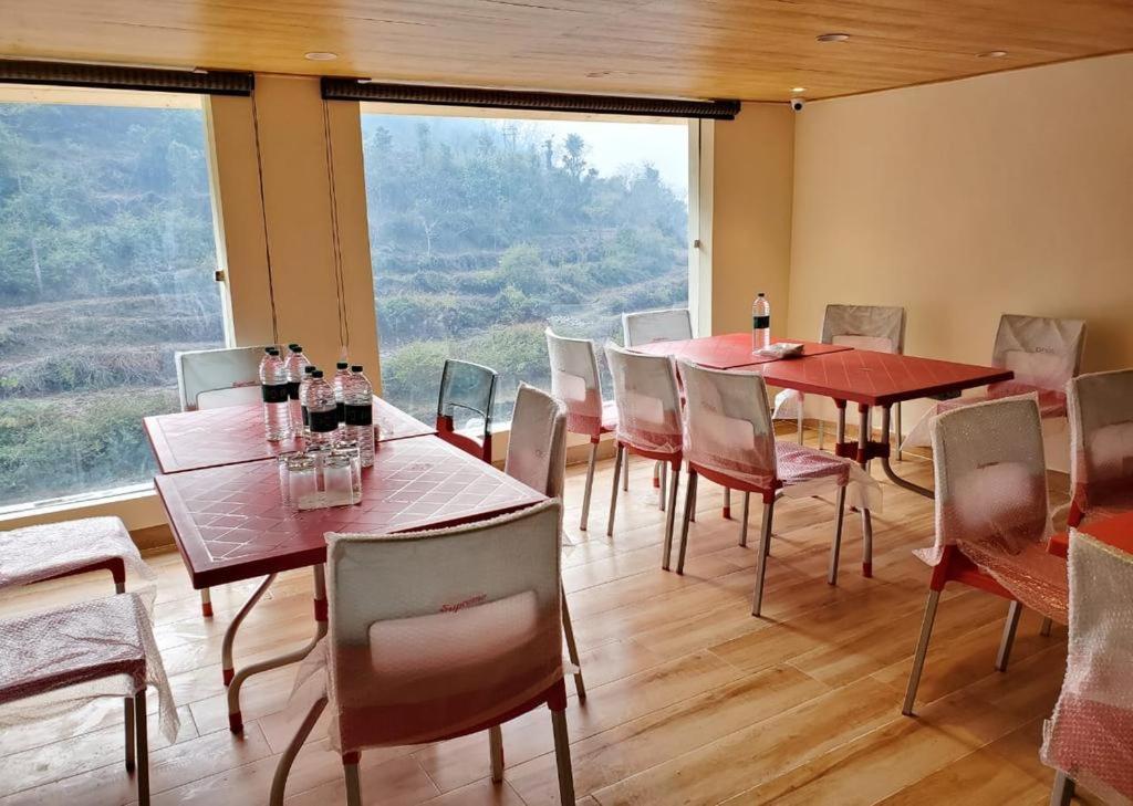 7 Hills Hotel And Resort Lansdowne Exterior foto