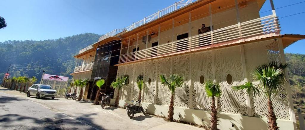 7 Hills Hotel And Resort Lansdowne Exterior foto