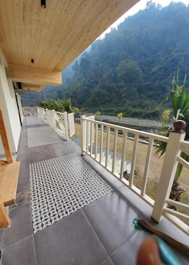 7 Hills Hotel And Resort Lansdowne Exterior foto