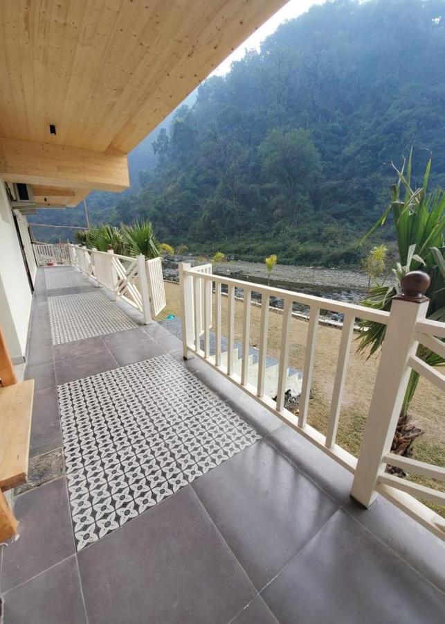 7 Hills Hotel And Resort Lansdowne Exterior foto